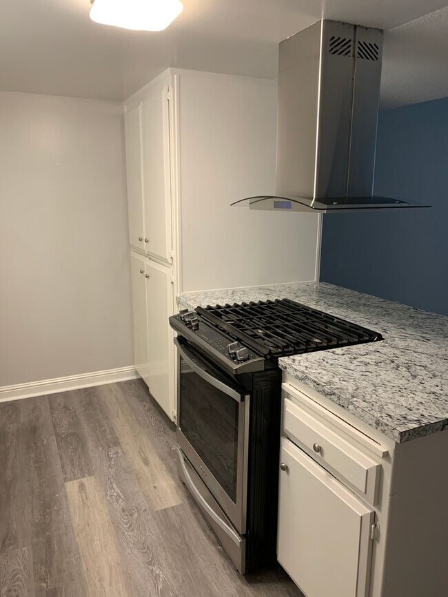 Foto del edificio - 2 bedroom 1.5 bath condo !