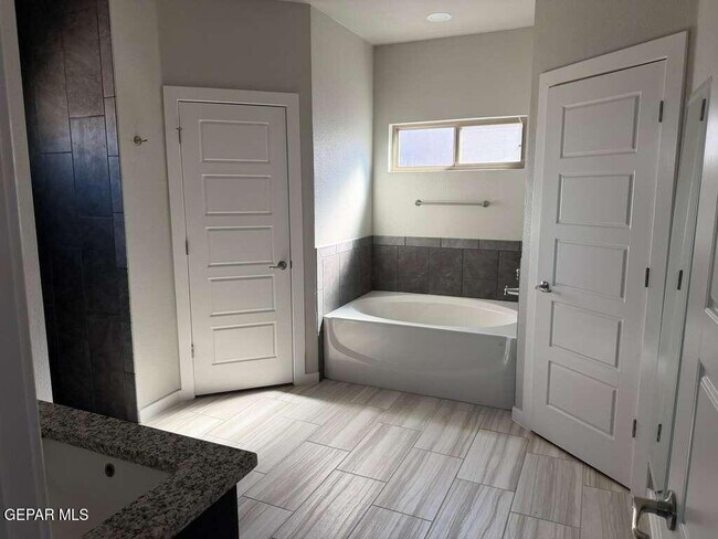 Foto del edificio - 10128 Prairie Flax Dr