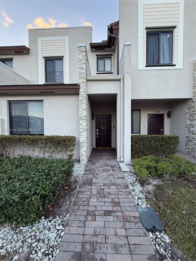 Building Photo - 21432 NE 2nd Path