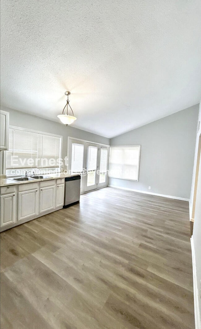 Building Photo - 1312 Langholm Dr