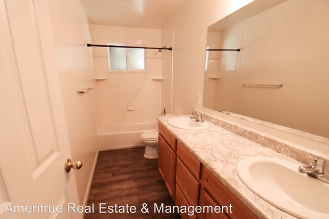 Building Photo - 240 S Cherry Hill Dr