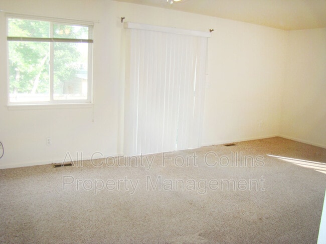 Building Photo - 220 Gary Dr