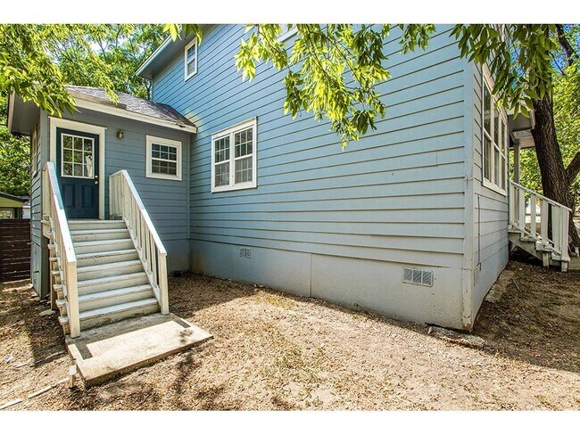 Building Photo - 2115 E 18th St