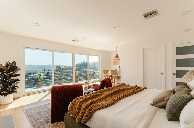 Foto del edificio - 2406 Silver Ridge Ave