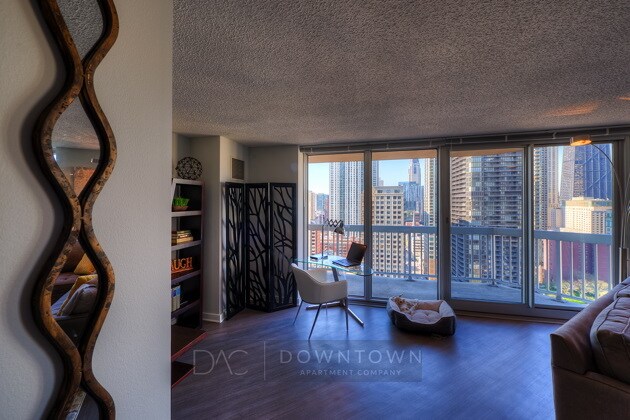 Foto principal - 601 N State St