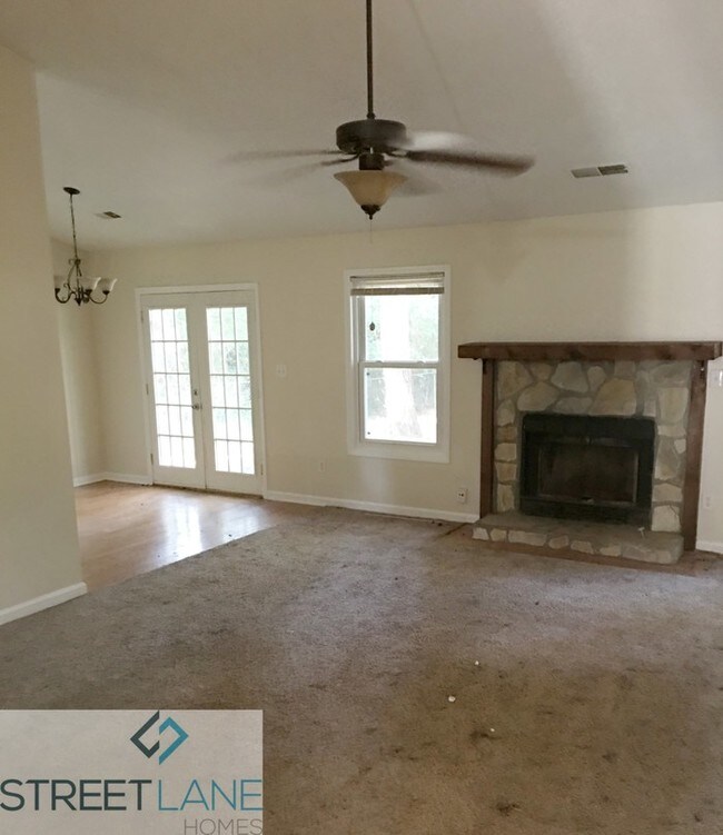 Building Photo - 5334 Memorial Ln