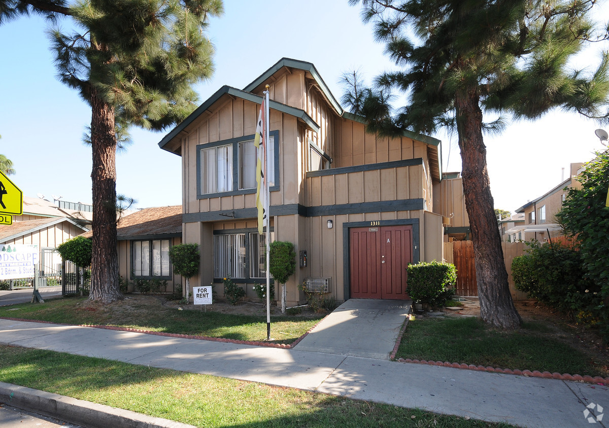 Primary Photo - Woodscape Apartments