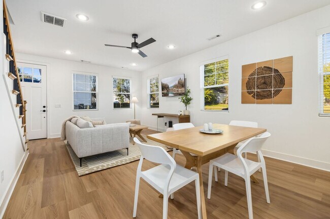 Foto del edificio - 1324 Van Buren Ave