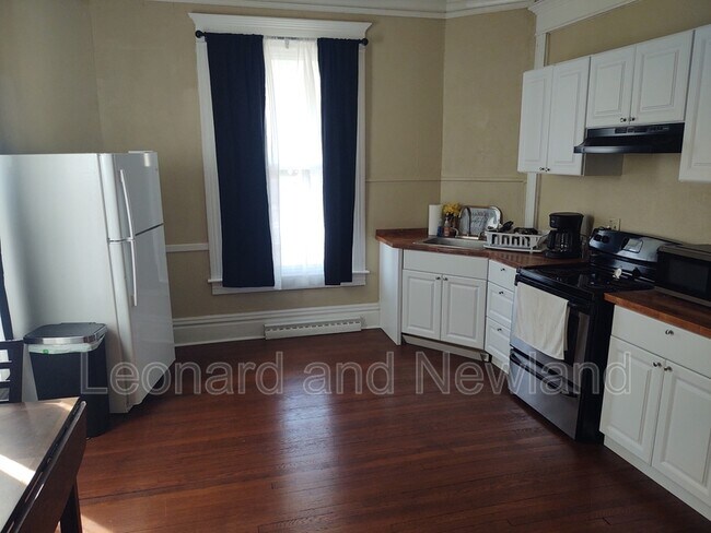 Foto del edificio - 1330 Maple Ave