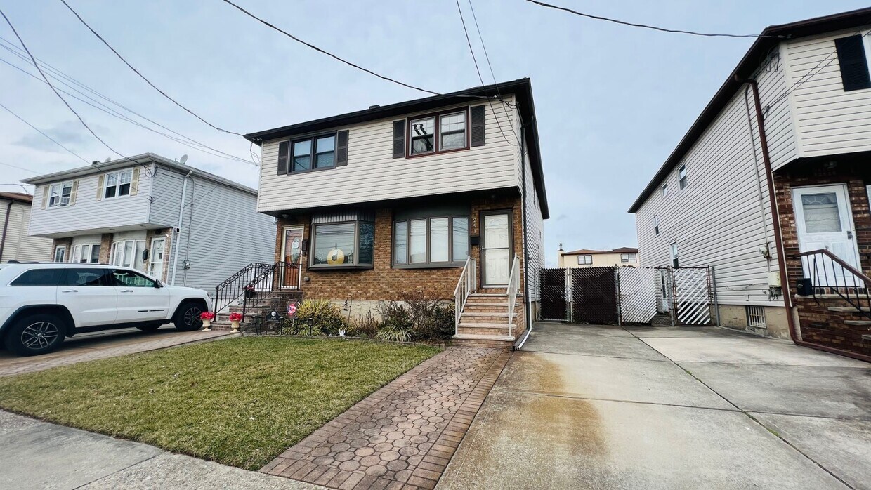 Primary Photo - 291 Fairbanks Ave