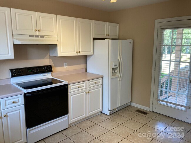 Foto del edificio - 7145 Channelview Dr