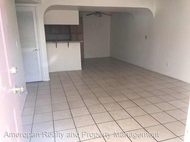 Foto del edificio - 1632 N Torrey Pines Dr