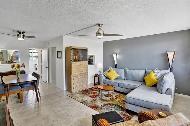 Foto del edificio - 101 N Birch Rd