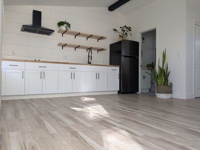 Foto del edificio - 8422 Highwood Dr