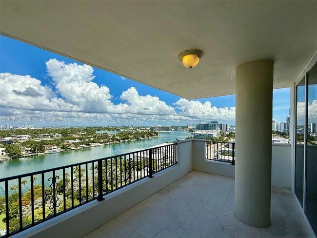 Foto del edificio - 6422 Collins Ave