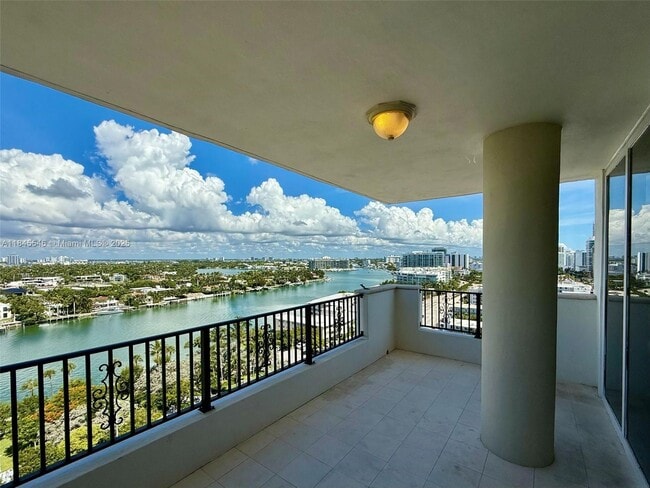Building Photo - 6422 Collins Ave