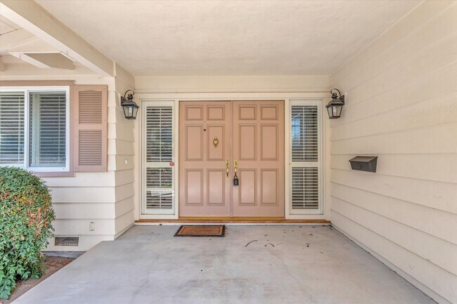 Foto del edificio - Tri-Level Home in Los Gatos