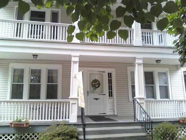 Building Photo - 292 Academy St