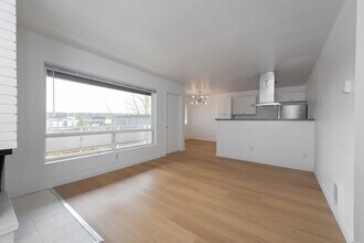 Building Photo - 8220 169th Ave NE