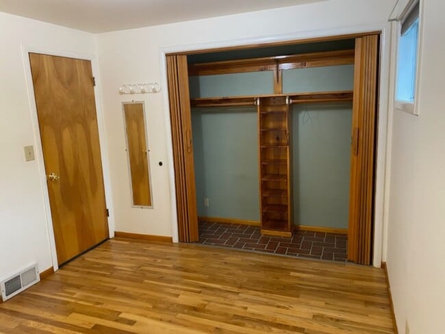 Building Photo - 2 Bedroom Home In Shadle With Fenced Back ...