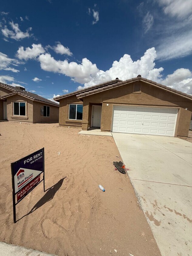 Primary Photo - BRAND NEW 4 Bedroom in Desert Sands!
