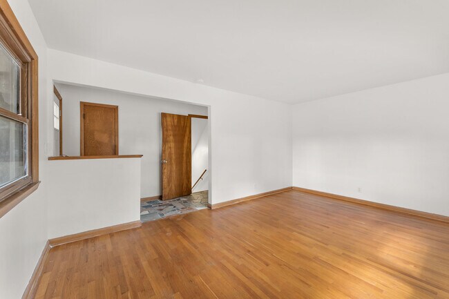 Building Photo - 2168 S Oak Grove Ave