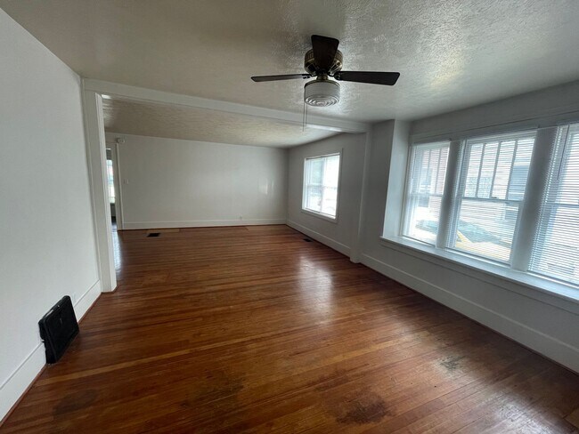 Building Photo - 523 S Main