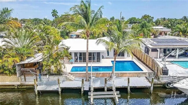 Building Photo - 2525 Gulfstream Ln