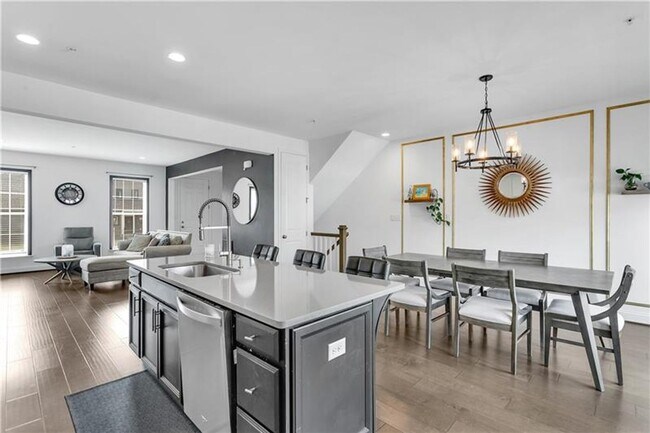 Foto del edificio - Refined Comfort Meets Modern Living — High...
