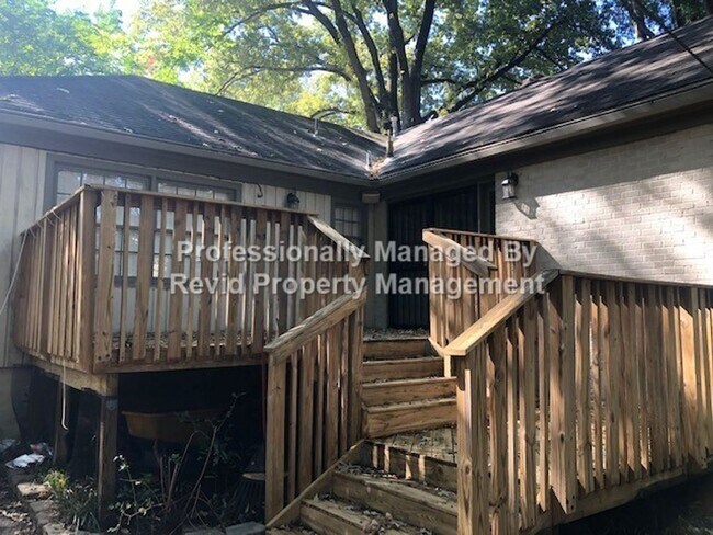 Building Photo - 3 Bedroom Home near Poplar and Highland