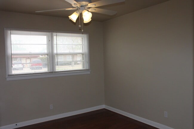 Building Photo - Available Now- 4 beds / 2 bath / carport