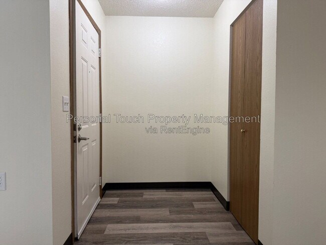 Building Photo - 415 22nd St E