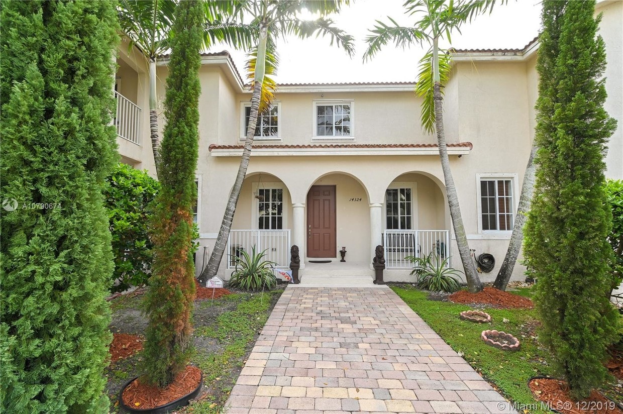 14324 SW 274th Way, Homestead, FL 33032 Townhouse for Rent in Homestead, FL