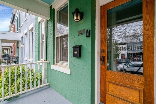 Building Photo - 1511 D St SE