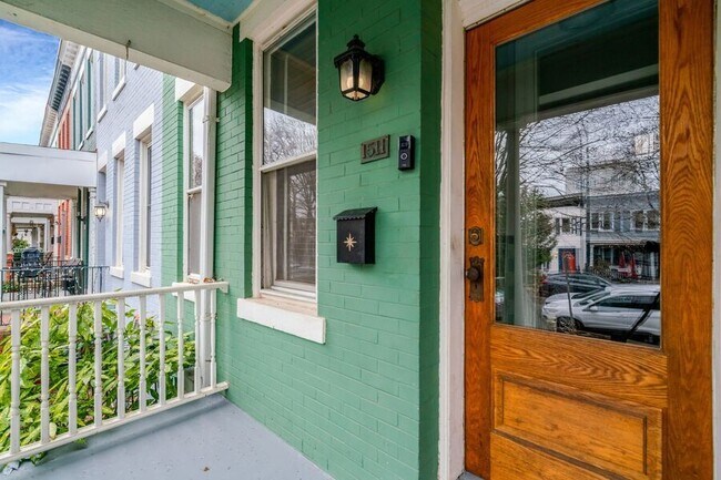 Photo - 1511 D St SE House