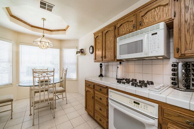 Foto del edificio - 6447 N Leslie Ln