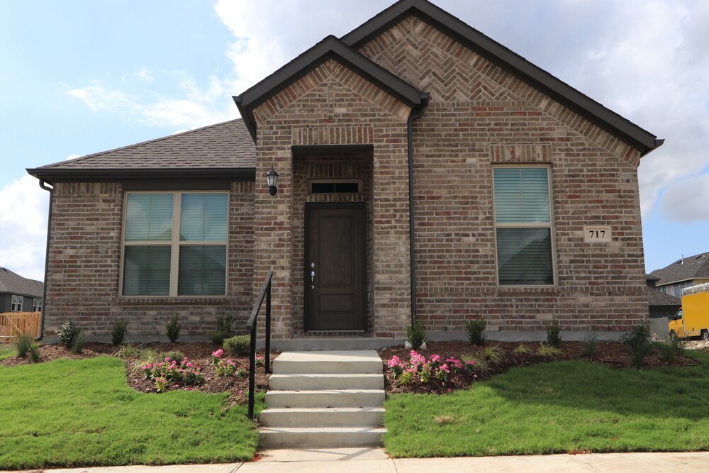 717 Plaza Ln, Lantana, TX 76226 House Rental in Lantana, TX