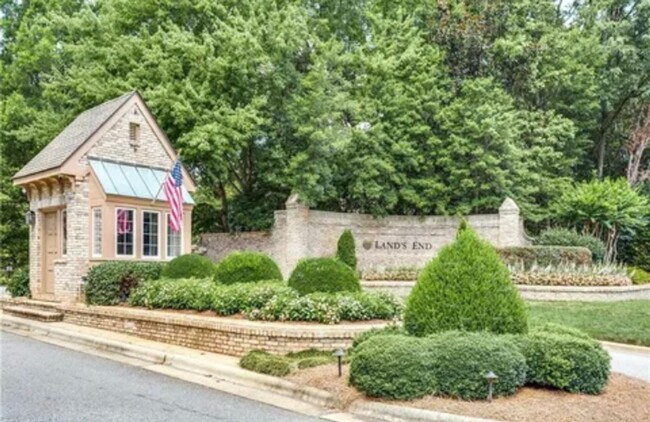 Building Photo - Beautiful Land's End 3bedroom