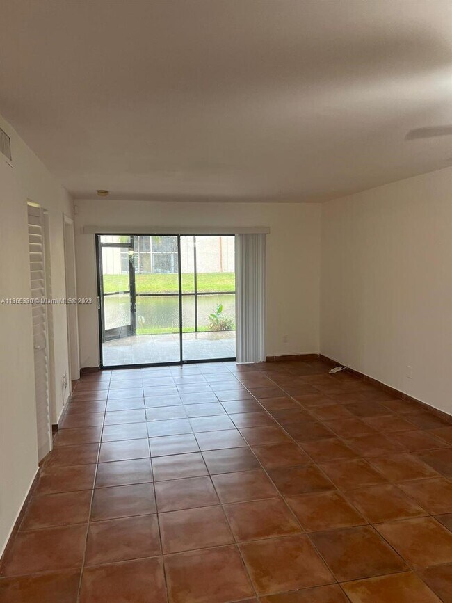 Foto del edificio - 3399 Foxcroft Rd
