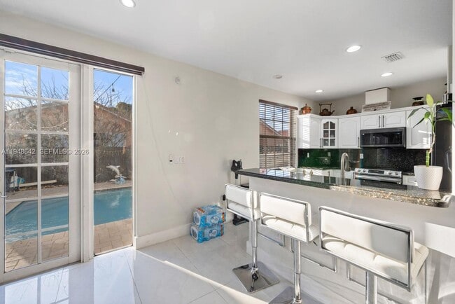Foto del edificio - 1360 SW 142nd Ave