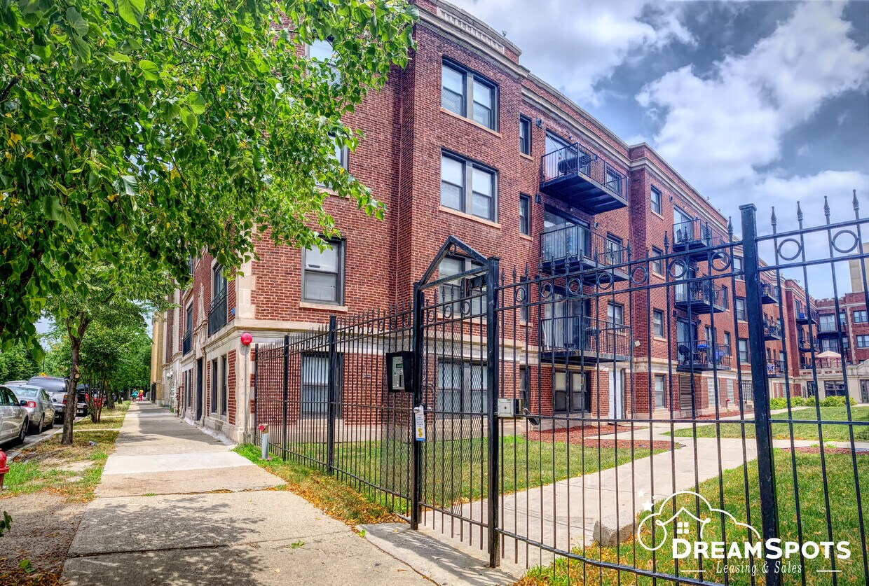 Primary Photo - 4629 S Drexel Blvd
