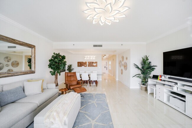 Building Photo - 19133 Fisher Island Dr