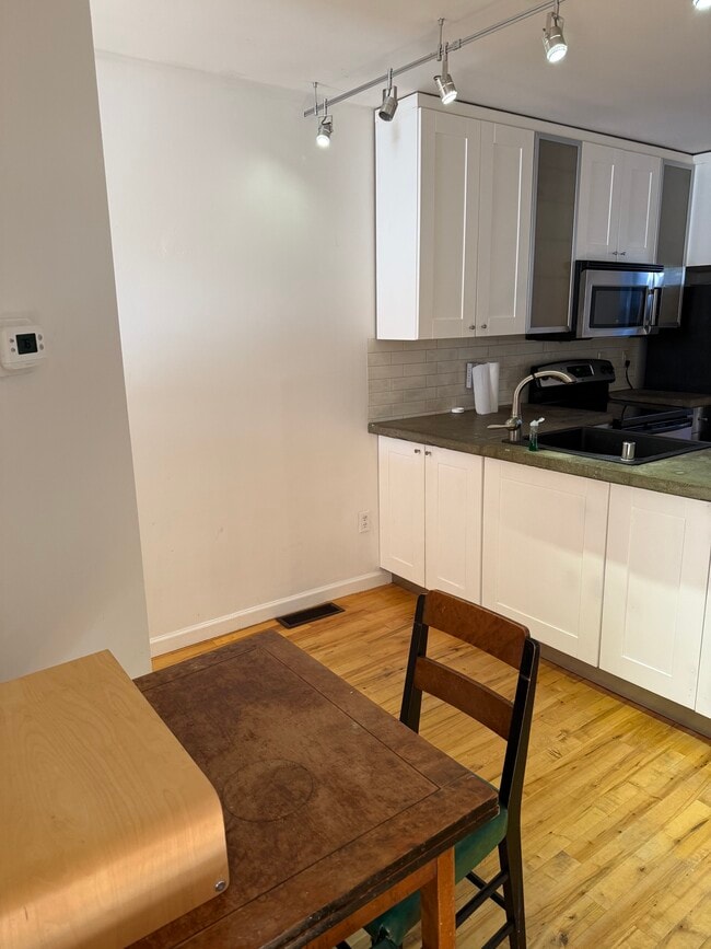 Foto del edificio - 3108 Brentwood Ave