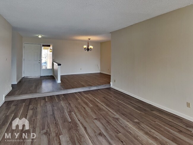 Building Photo - 1290 Stardust St