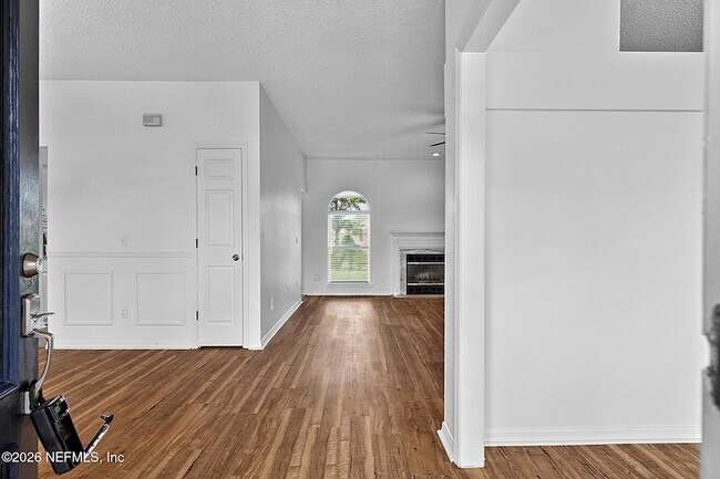 Foto del edificio - 8426 Country Bend Cir W