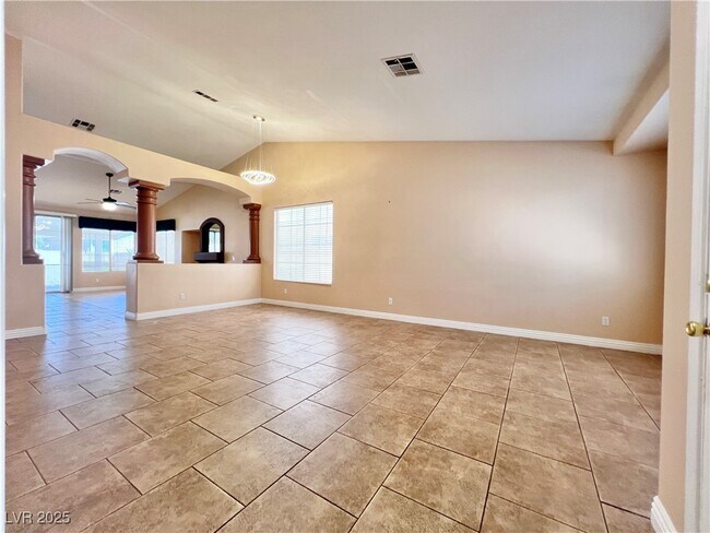 Building Photo - 258 Whitewater Village Ct