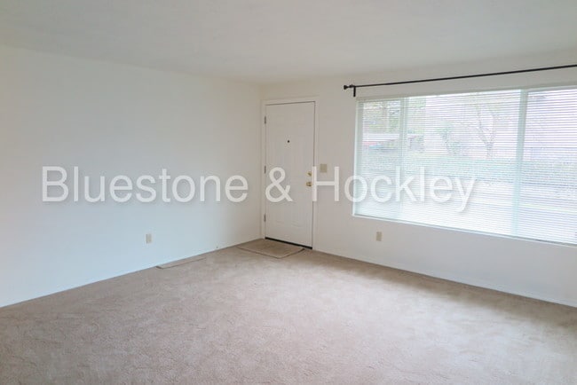 Building Photo - 821 SE 58th Ave