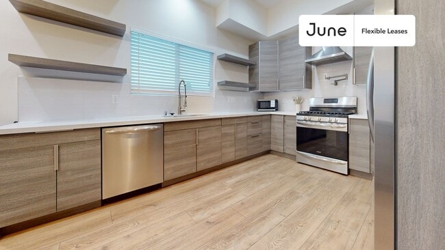 Foto del edificio - 5637 Riverton Ave