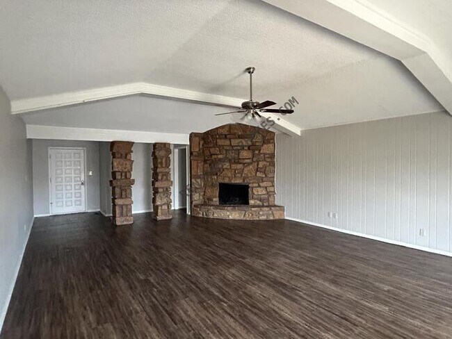 Foto del edificio - 2979 E 78th St