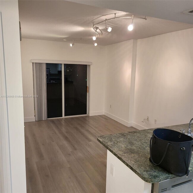Building Photo - 3410 Coral Wy